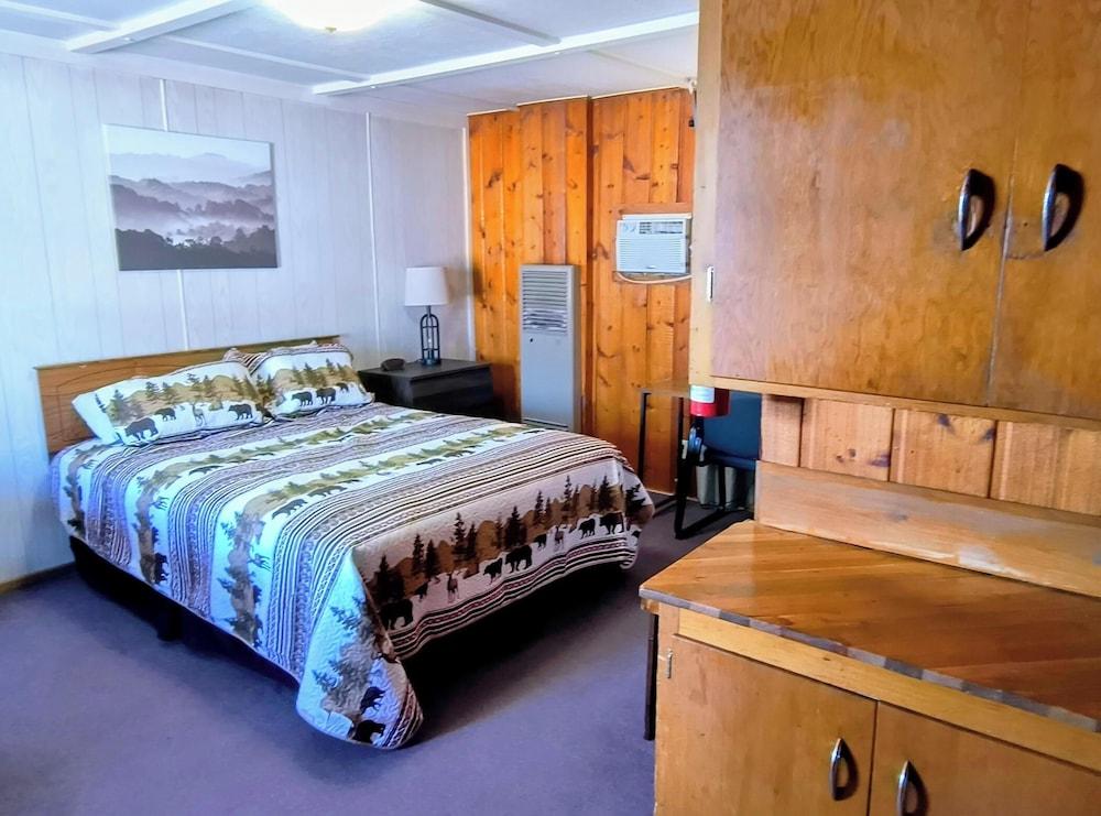 Big Sky Motel photo 7