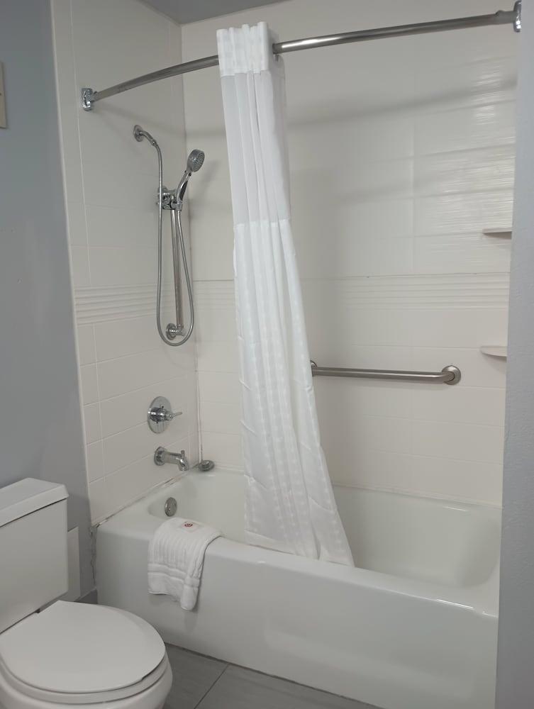 Comfort Inn & Suites Johnson City - Binghamton photo 18