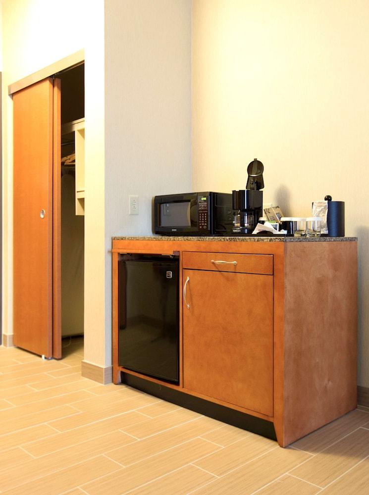 Hilton Garden Inn Cedar Falls photo 60