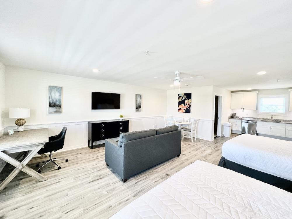 Saltwater Suites photo 16