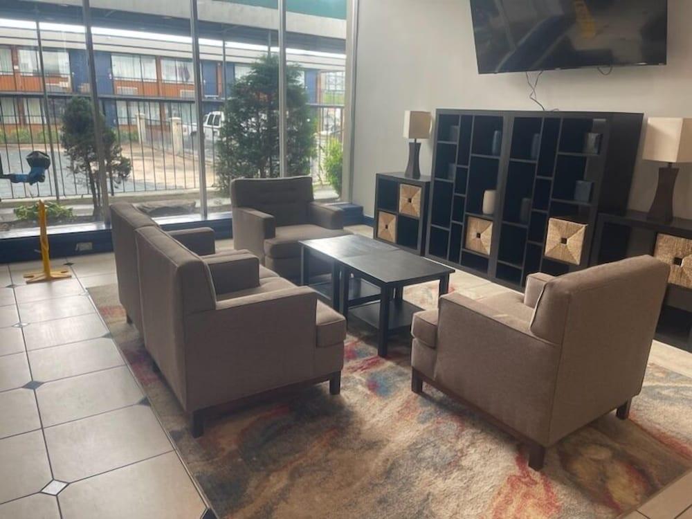 Gateway Hotel photo 2