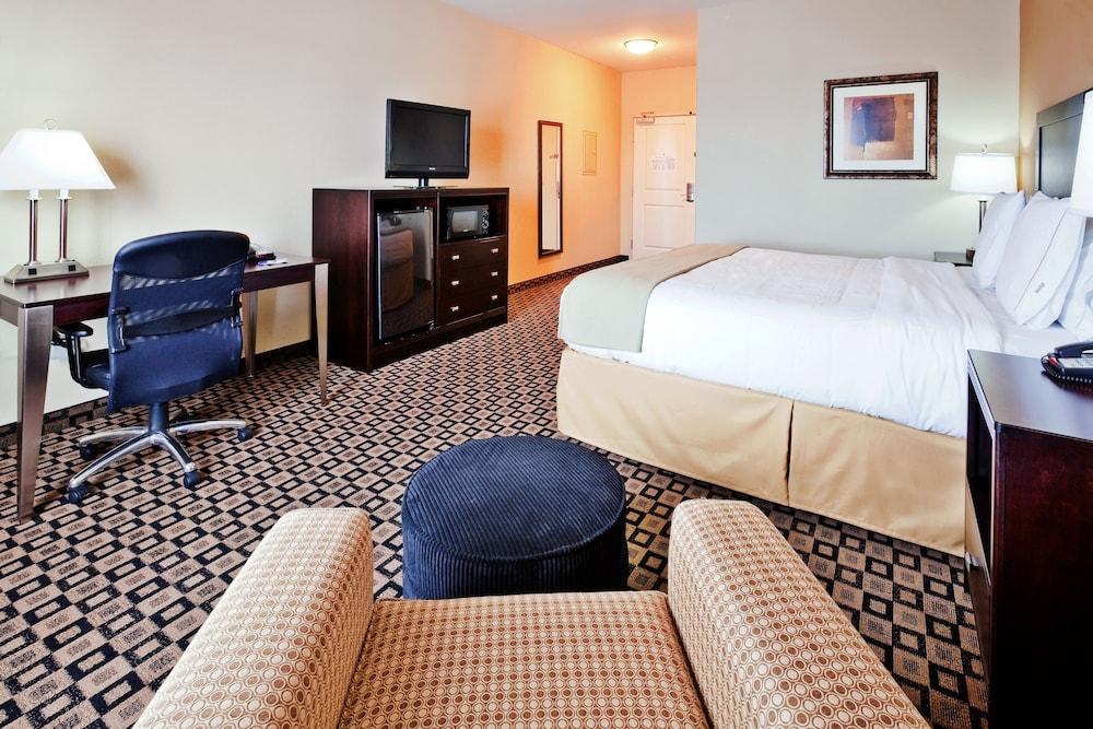 Holiday Inn Express Hotel & Suites Clovis by IHG photo 11