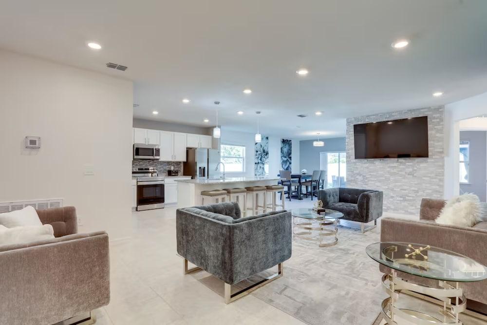 Palm Breeze Lux Stay - Port St. Lucie photo 13