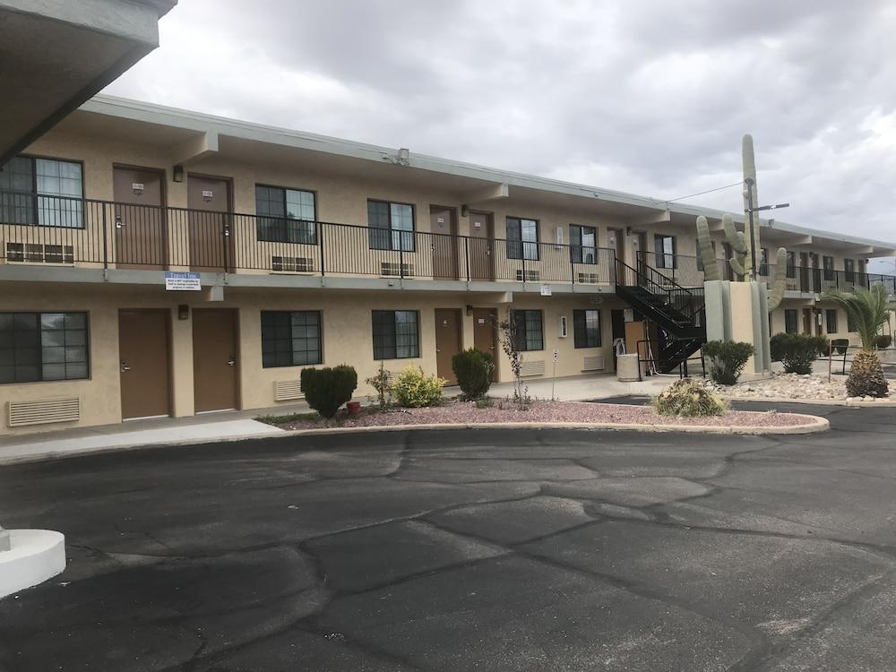 Red Roof Inn Tucson – Vail photo 1