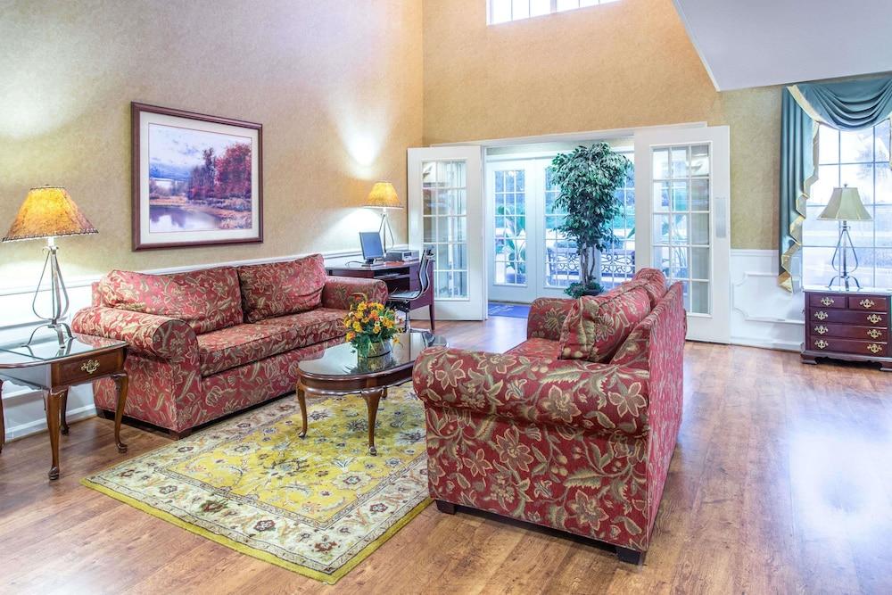 Baymont by Wyndham Dunn photo 7