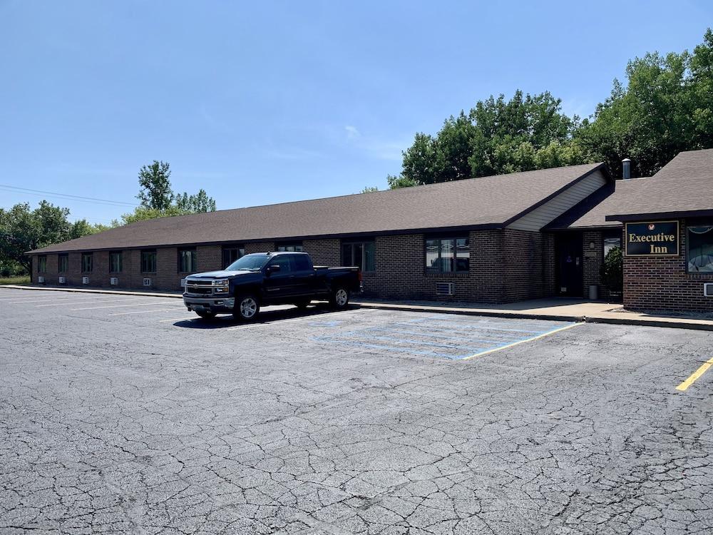 Executive Inn Cass City photo 48