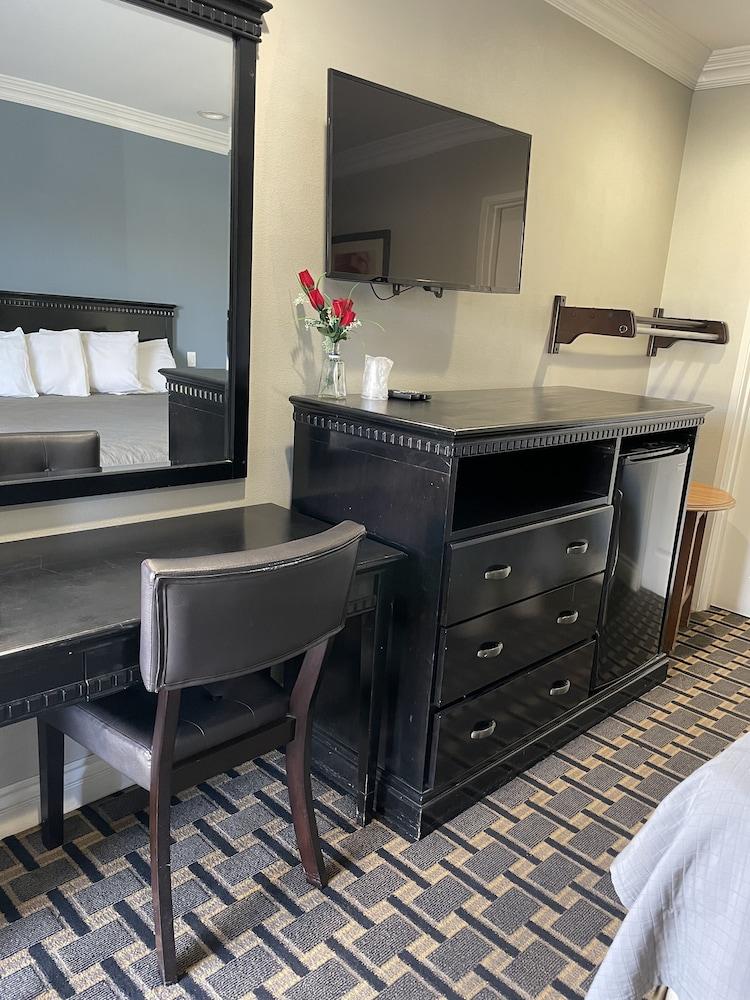 Villa Inn & Suites photo 4