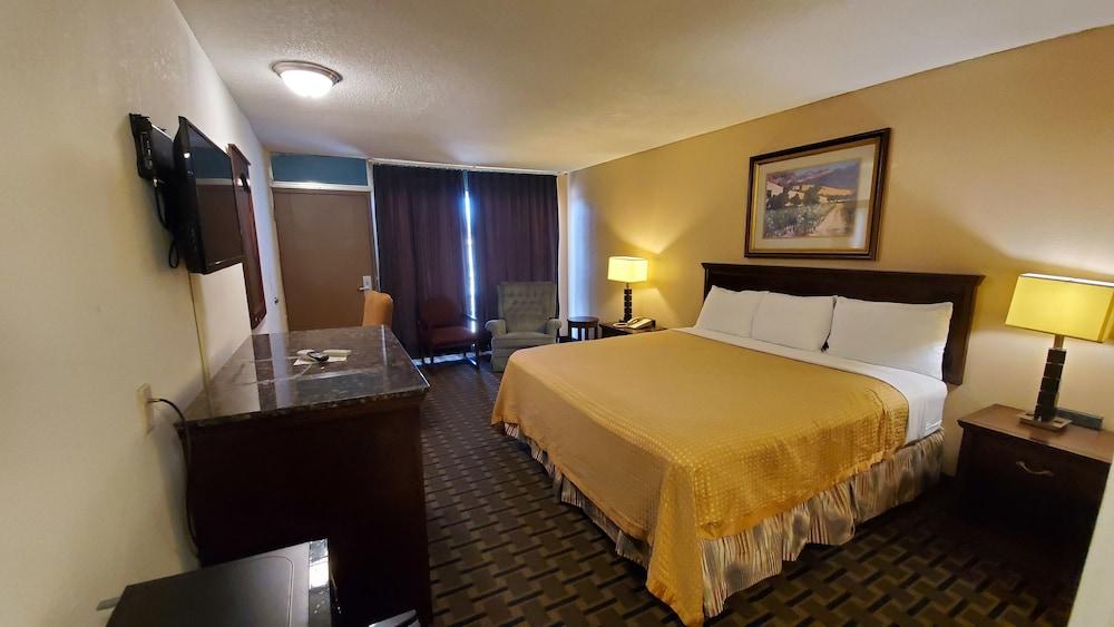 Marion Gray Plaza Motel photo 16