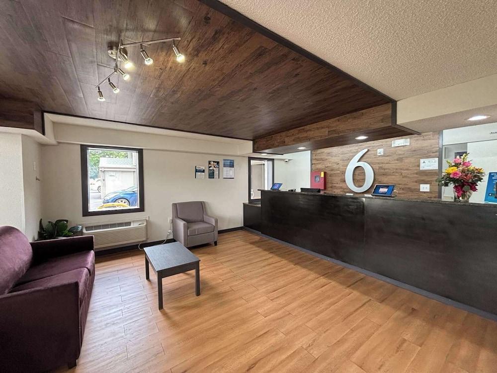Studio 6 Suites Charlotte, NC - Northlake photo 3