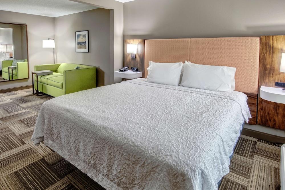 Hampton Inn Latrobe photo 24