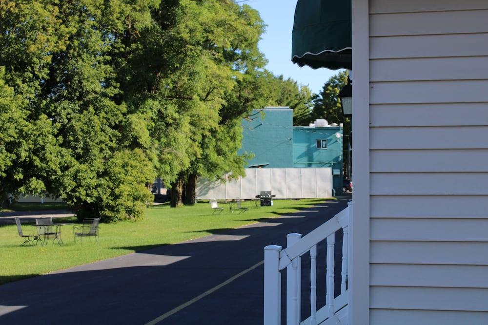 Lockview Motel photo 53