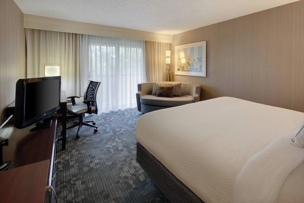 Courtyard by Marriott Grand Rapids Airport photo 10