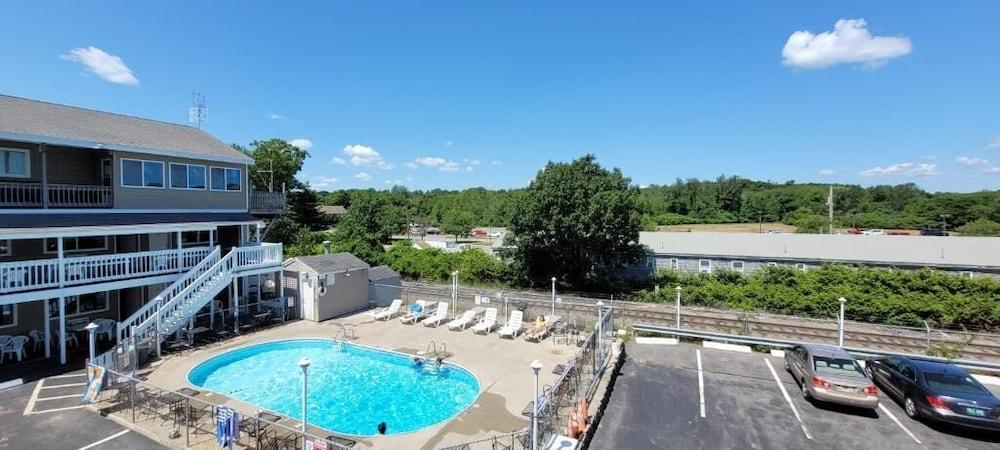 Green Dolphin Motel photo 70
