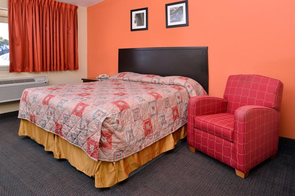 Scottish Inns & Suites photo 21