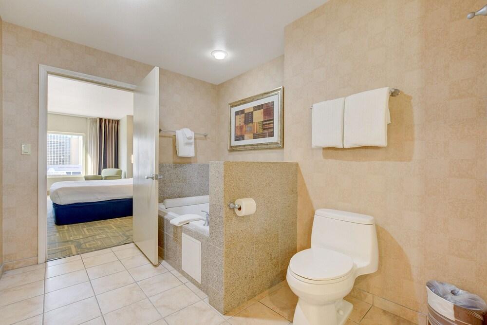 Sapphire Skyline Premium Suite photo 22