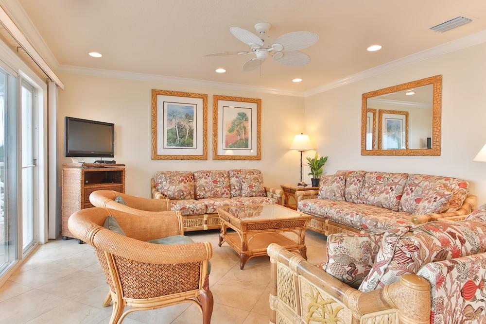 Tortuga Inn Beach Resort photo 17