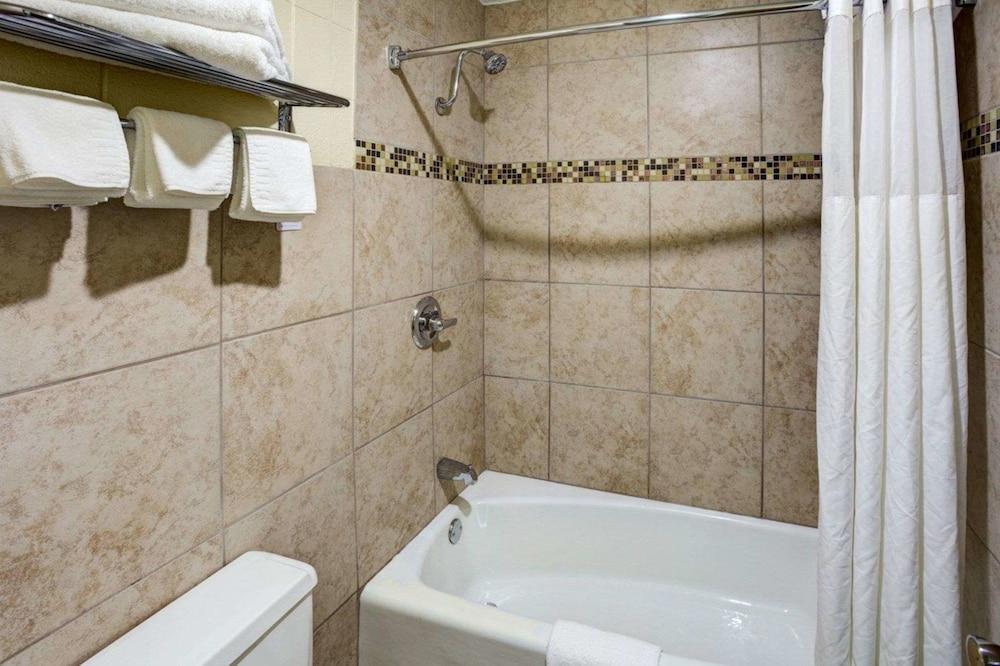 Econo Lodge Phillipsburg photo 20