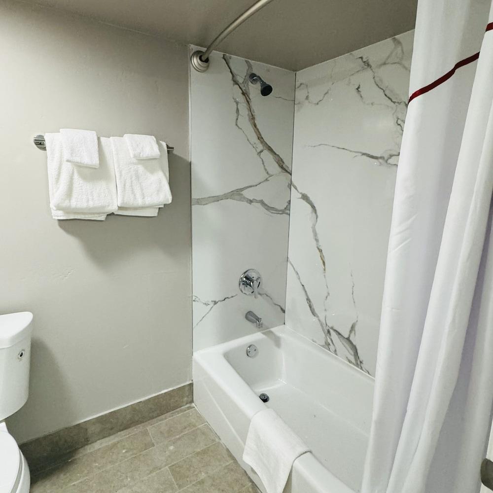 Red Roof Inn Miami, AZ photo 19