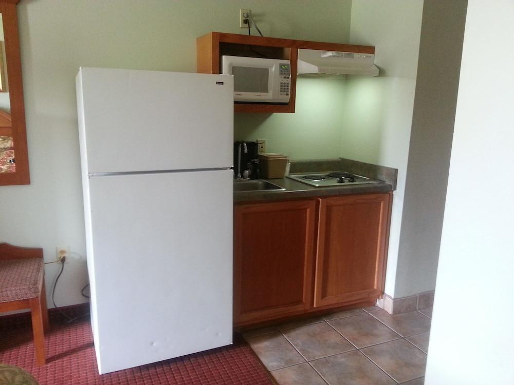Super 8 by Wyndham Pascagoula photo 12