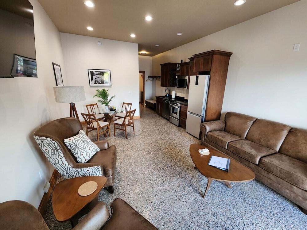The Lodge Luxury Suites photo 48