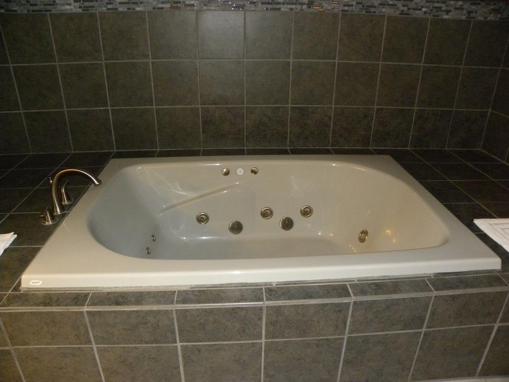 New Victorian Inn and Suites photo 26