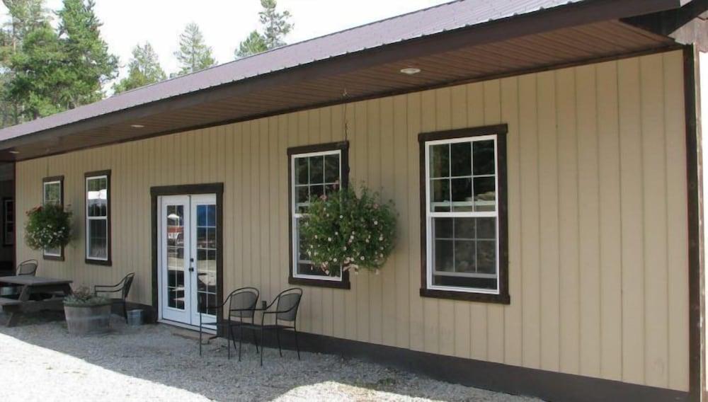 Evergreen Motel photo 20