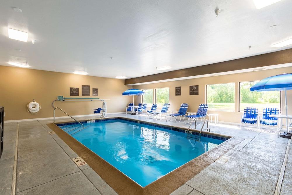 Comfort Inn & Suites North Aurora - Naperville photo 33