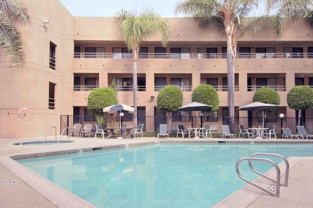 Travelodge by Wyndham Commerce Los Angeles Area photo 20