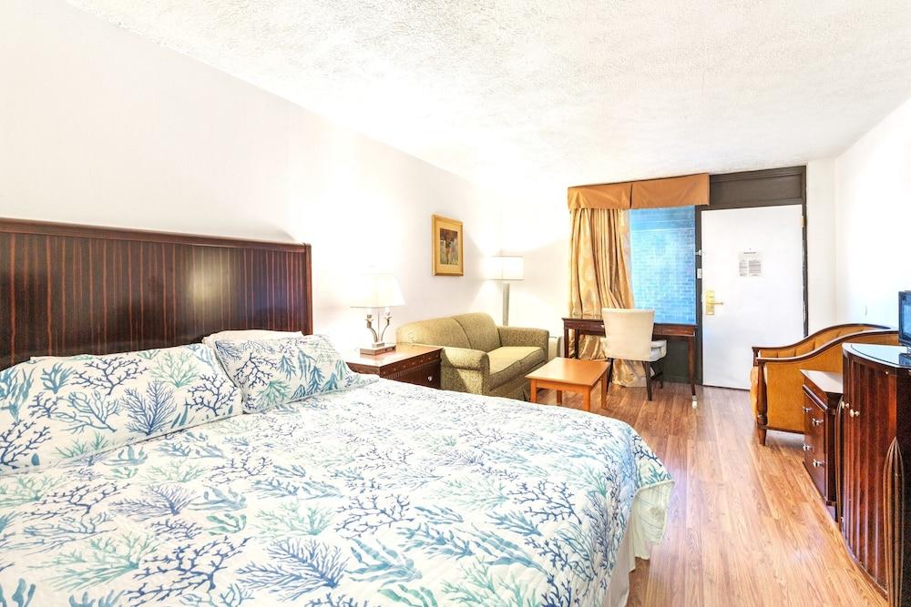 Williamsburg Suites photo 10
