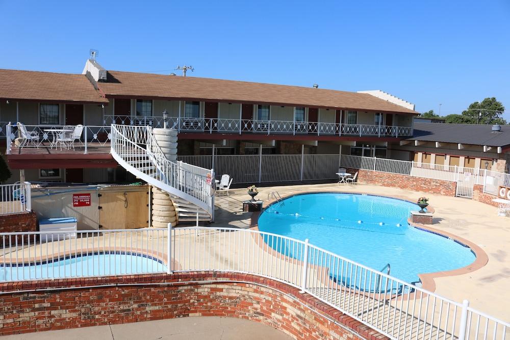 Friendship Inn photo 14