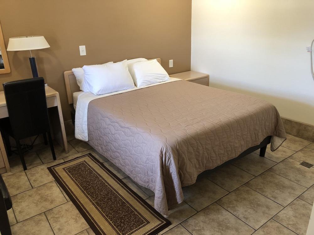 Topper Motel photo 20