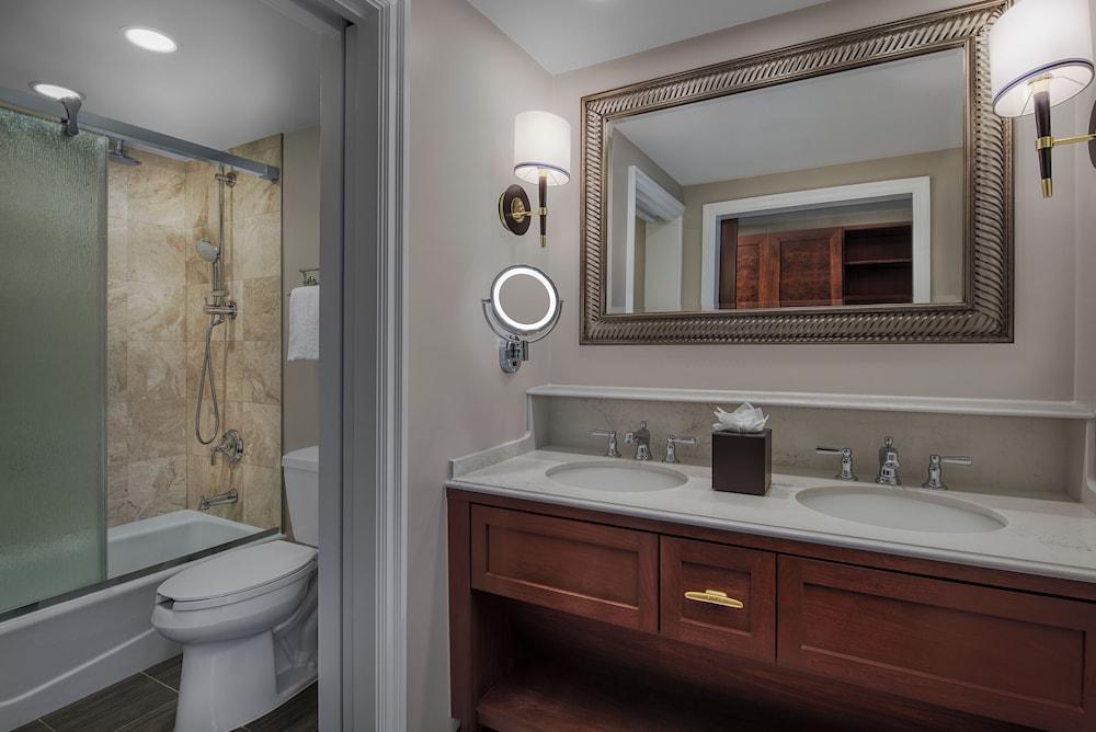 Disney's Yacht Club Resort photo 23