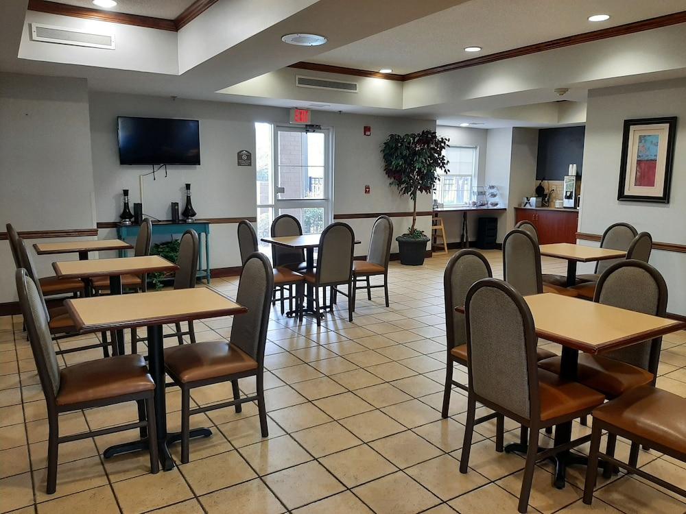 Starkville Inn & Suites photo 42