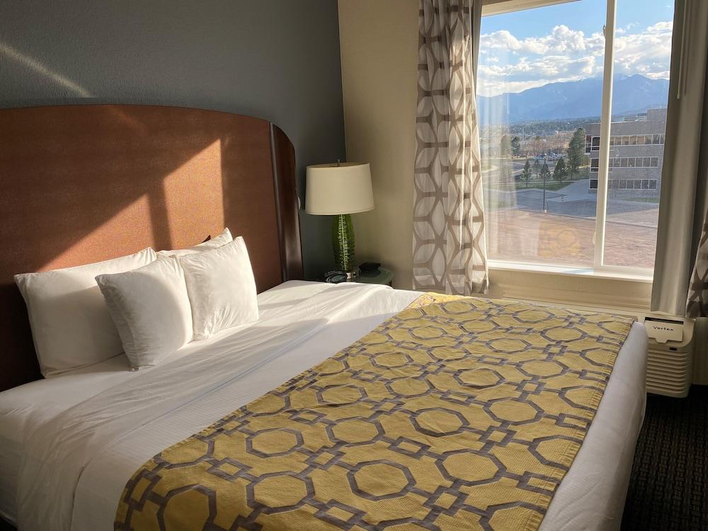 Baymont by Wyndham Colorado Springs photo 12