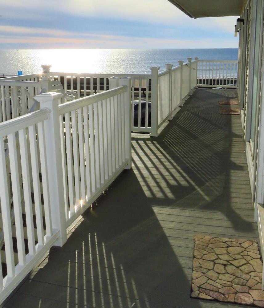 Breakers by the Sea photo 25