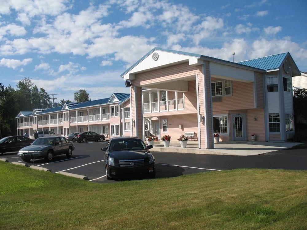 Great Lakes Inn photo 27