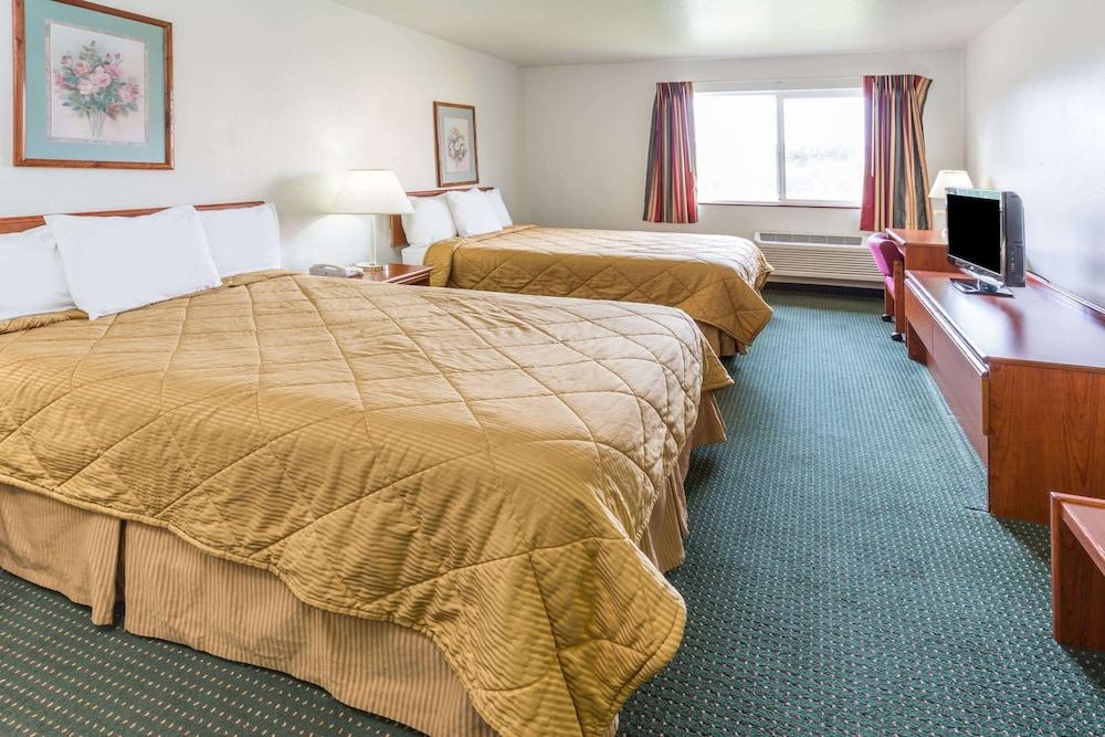 Travelodge Suites by Wyndham Newberg photo 15