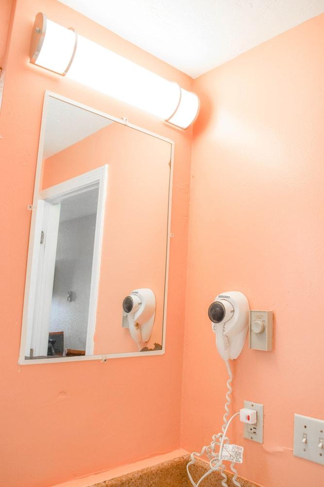 Knights Inn North Attleboro photo 35