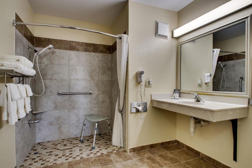 EverSpring Inn & Suites photo 29