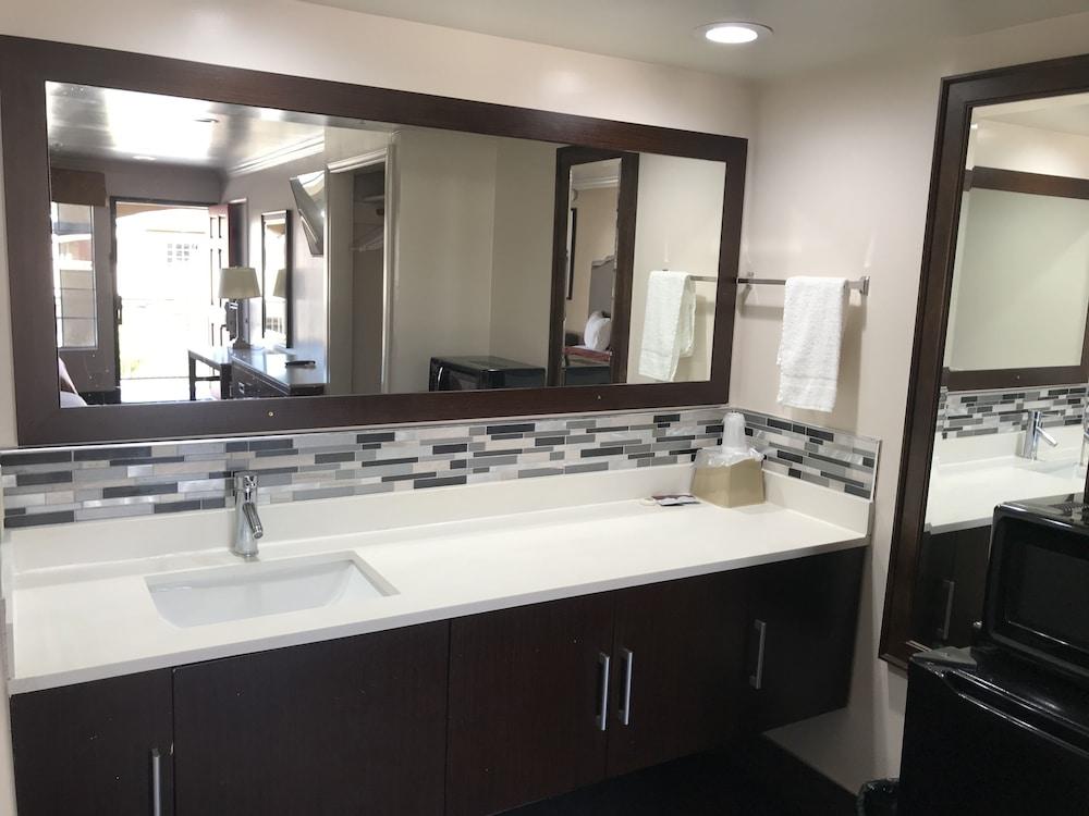 Economy Inn LAX photo 29