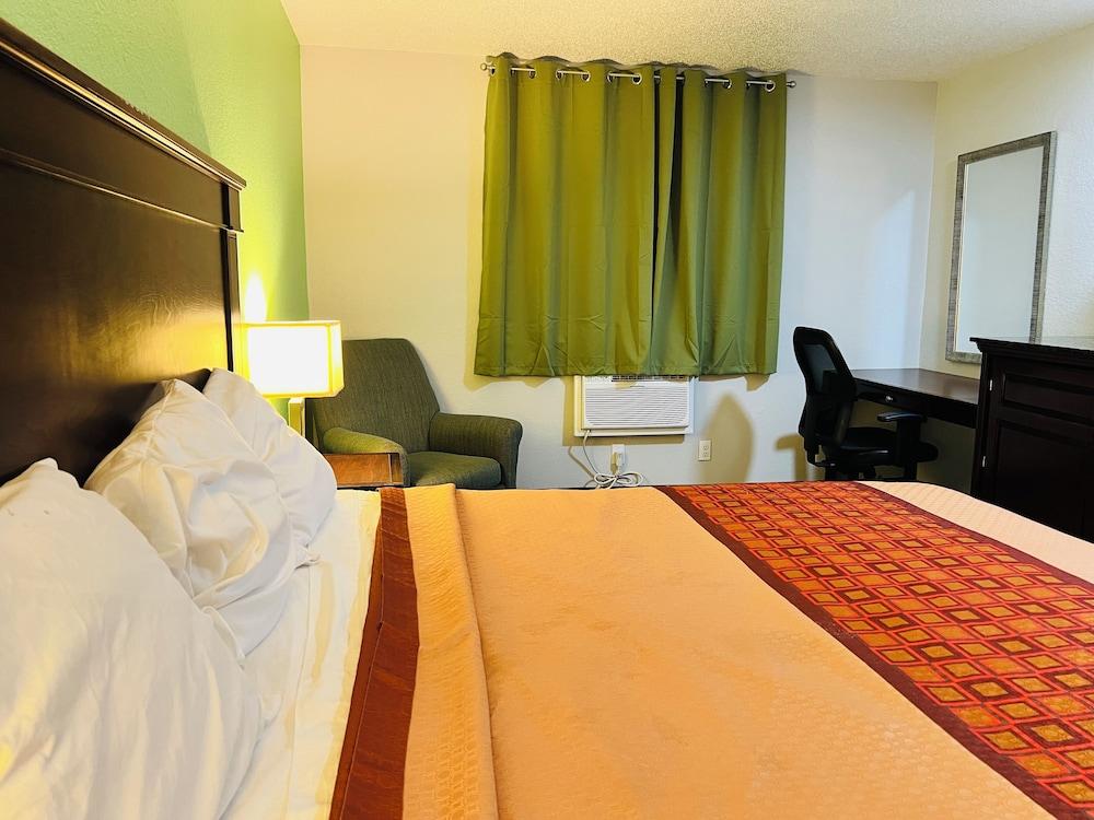 Super Inn by OYO Lansing MI photo 13