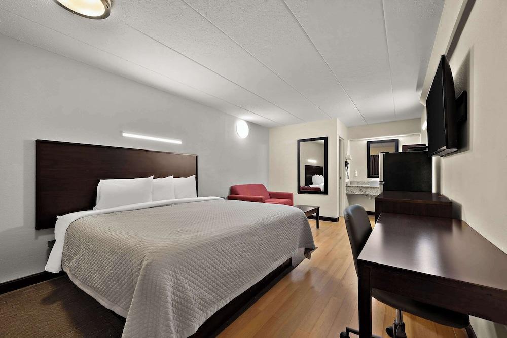 Suburban Studios Peoria photo 6