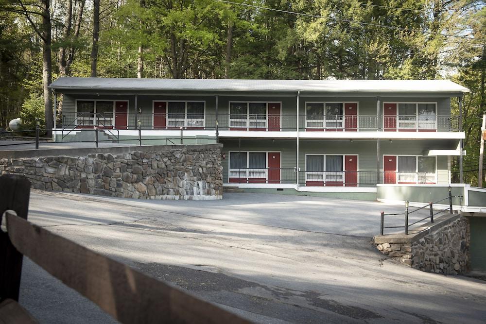 Forest Hill Lodge & Cabins photo 20