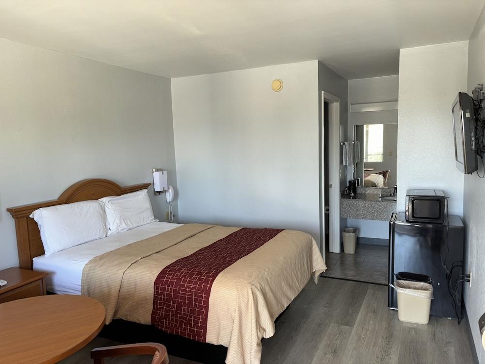 Clairmont Inn photo 17