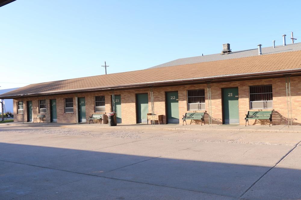 Frontier Motel photo 24
