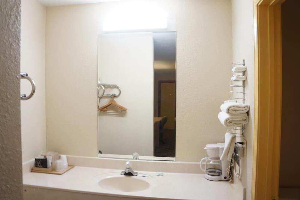 American Inn Motel by Capital O Camden AL photo 15