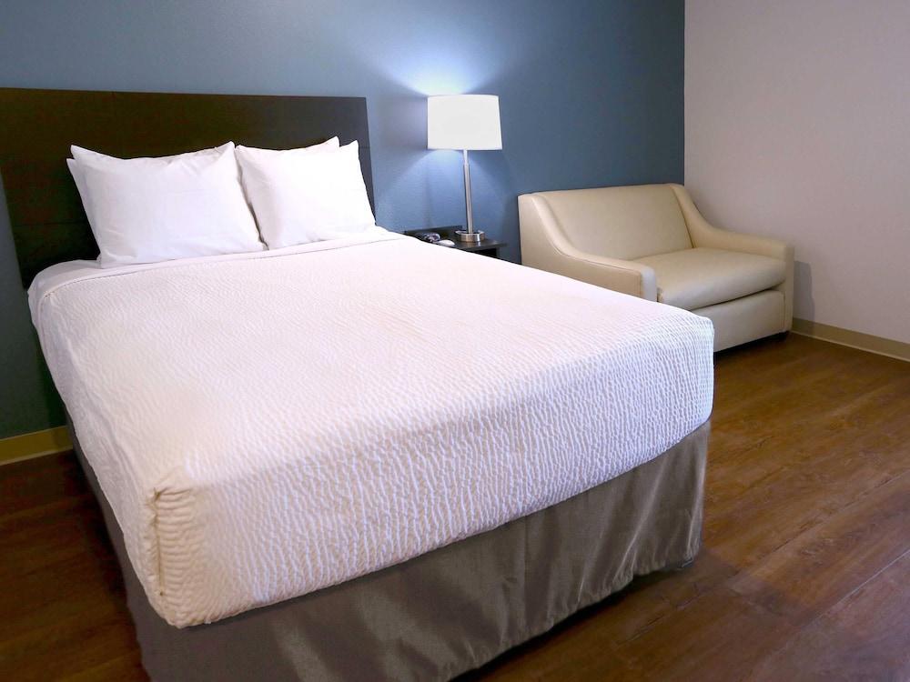 WoodSpring Suites Medford near I-5 photo 7