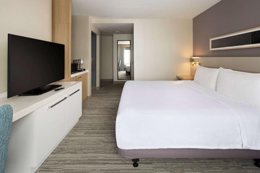 Hilton Garden Inn Queens/JFK Airport photo 38