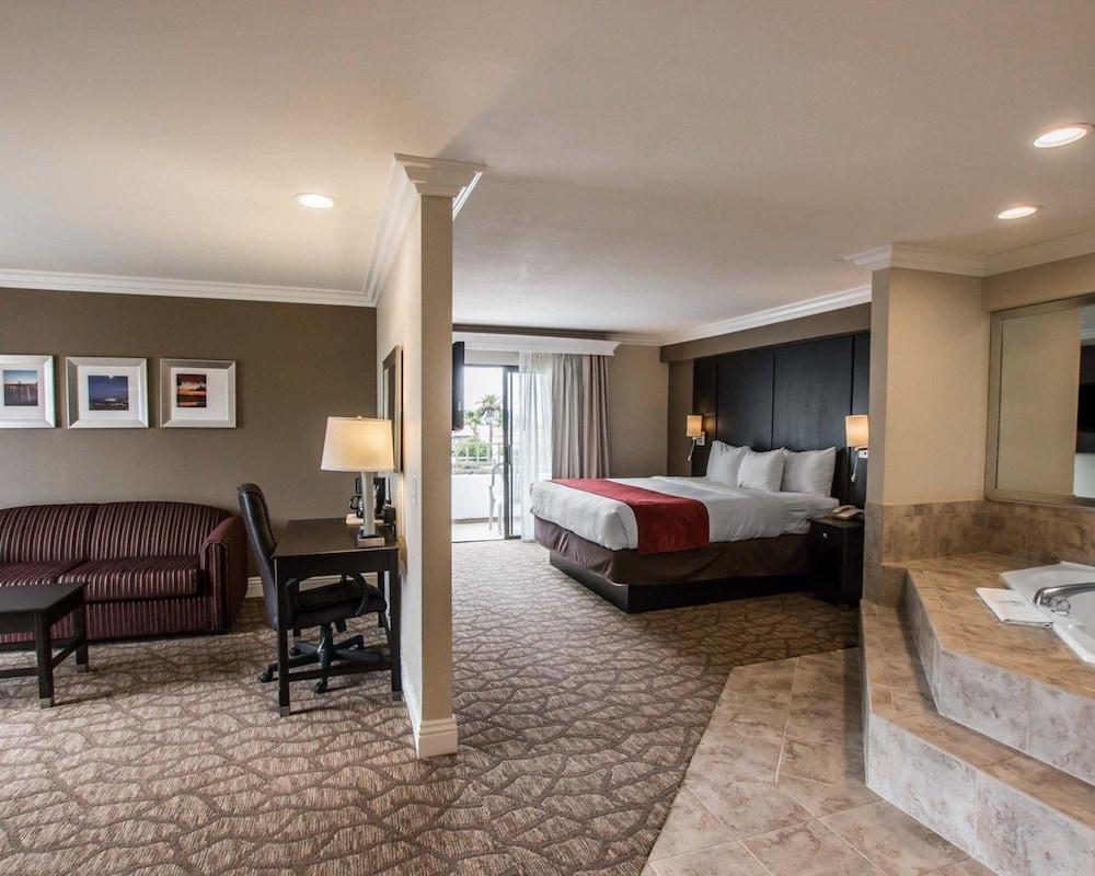 Comfort Suites San Clemente Beach photo 39