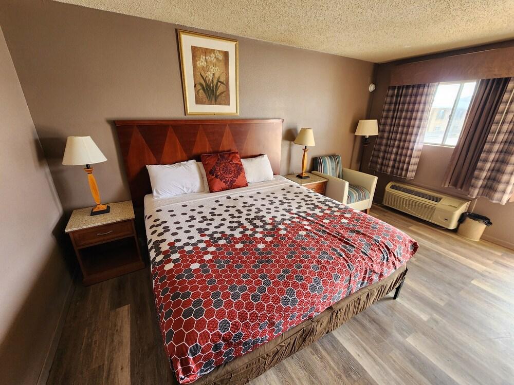Satellite Inn photo 13